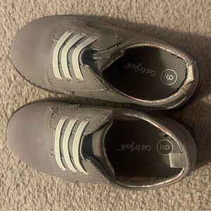 Toddler Boy Dress shoes size 9. Color grey